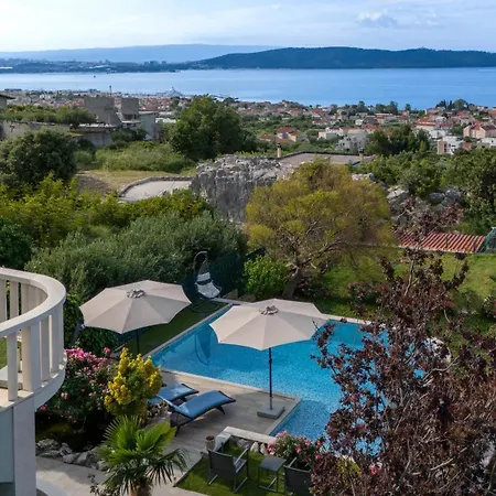 Sun Nest Kastela
